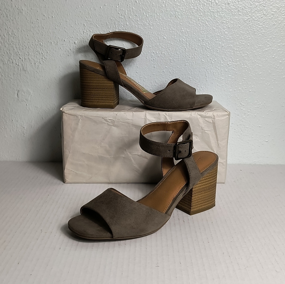 Universal Thread Chunky Block Heel Strappy Sandals Size 7.5" Taupe